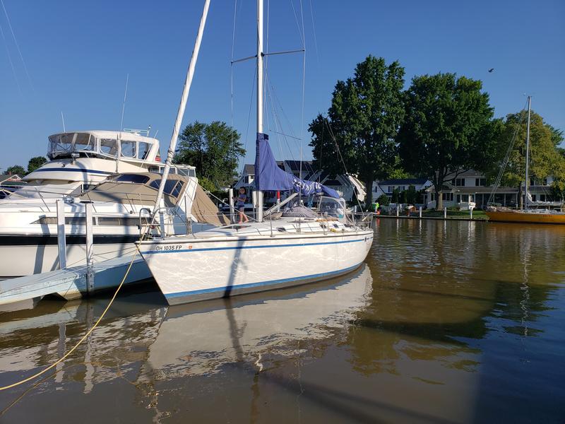 1989 Hunter 333 Sailboat For Sale In Ohio