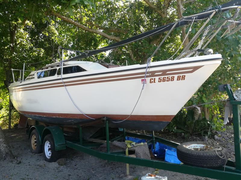 1981 Glastron Spirit 23 located in Outside United States for sale