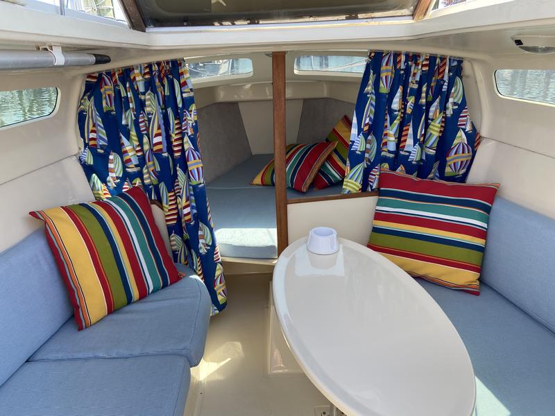 hunter 23.5 sailboat interior